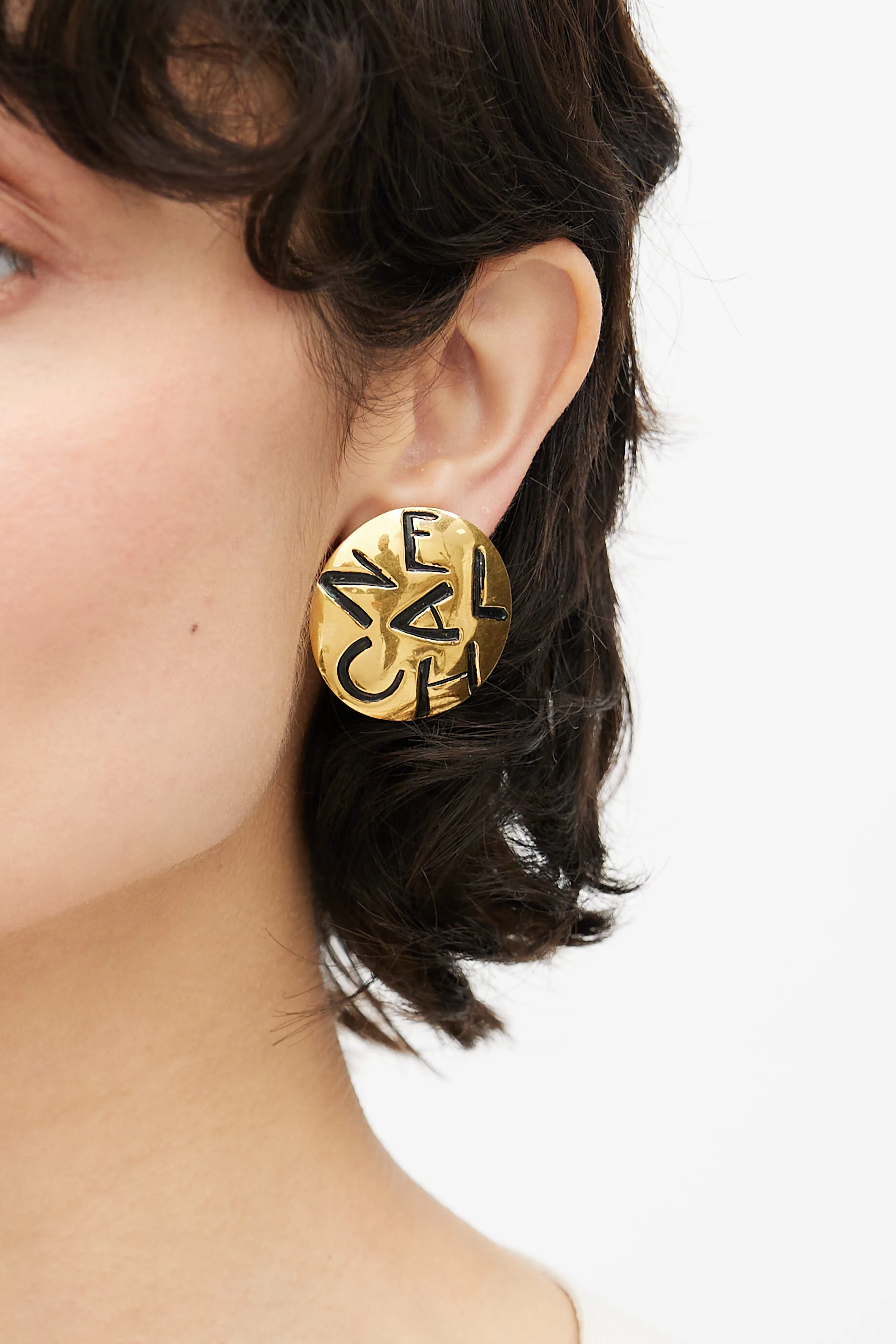 1980s Gold-Tone & Black Letter Engraving Clip-On Earring