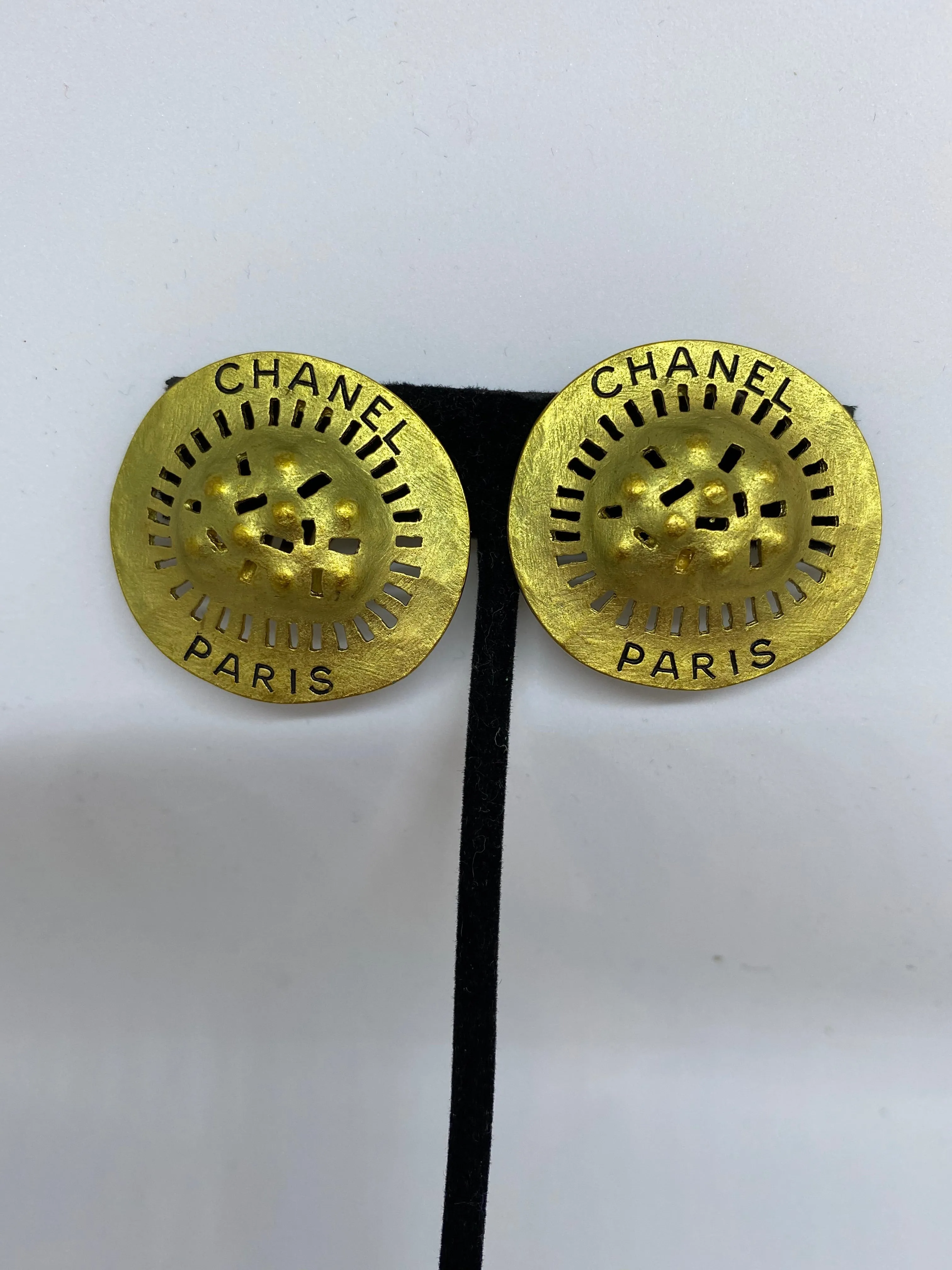 1994 94A Rare Chanel vintage gold  oversized large clip on earrings
