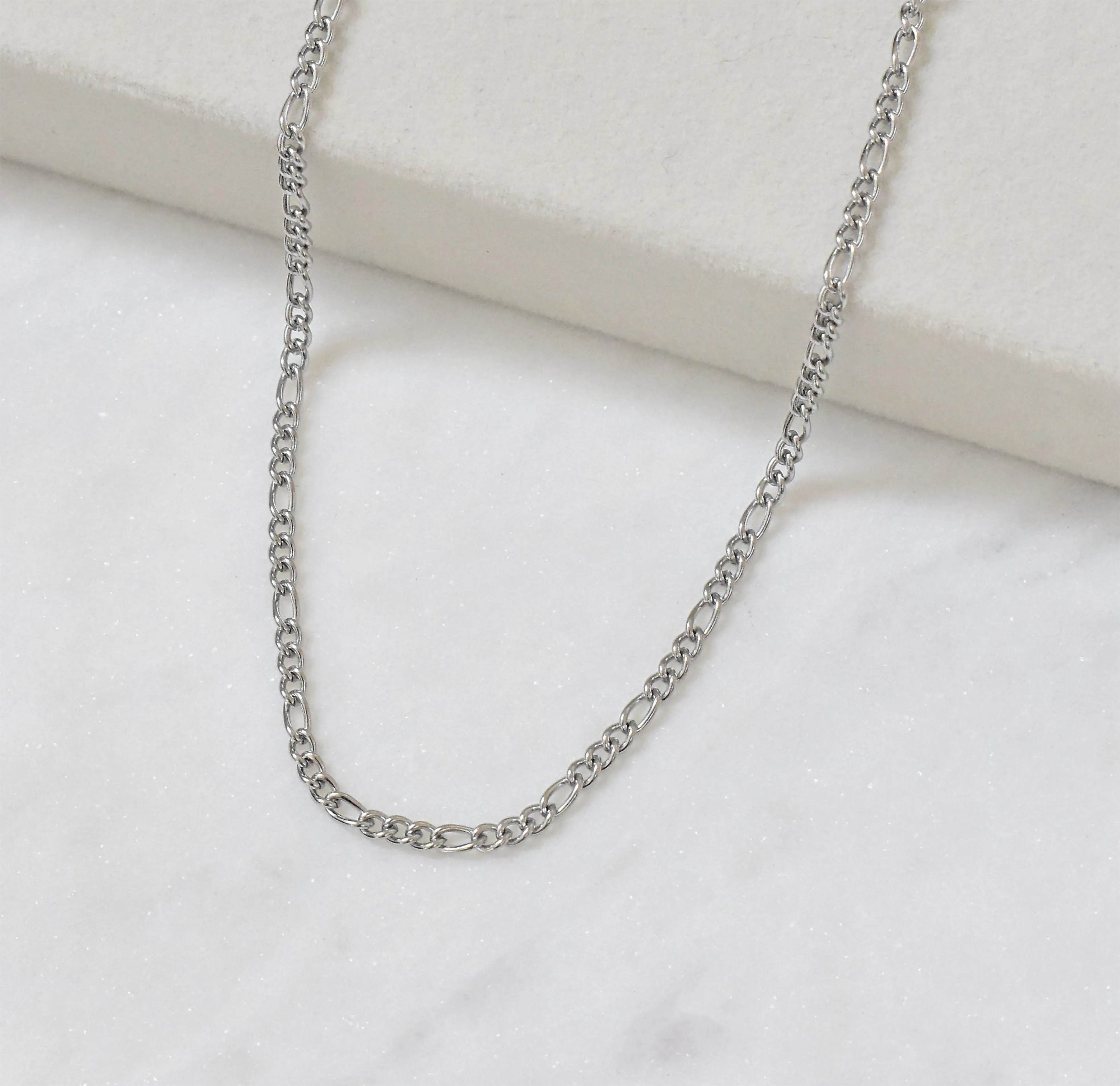BOBBI SILVER FIGARO CHAIN NECKLACE