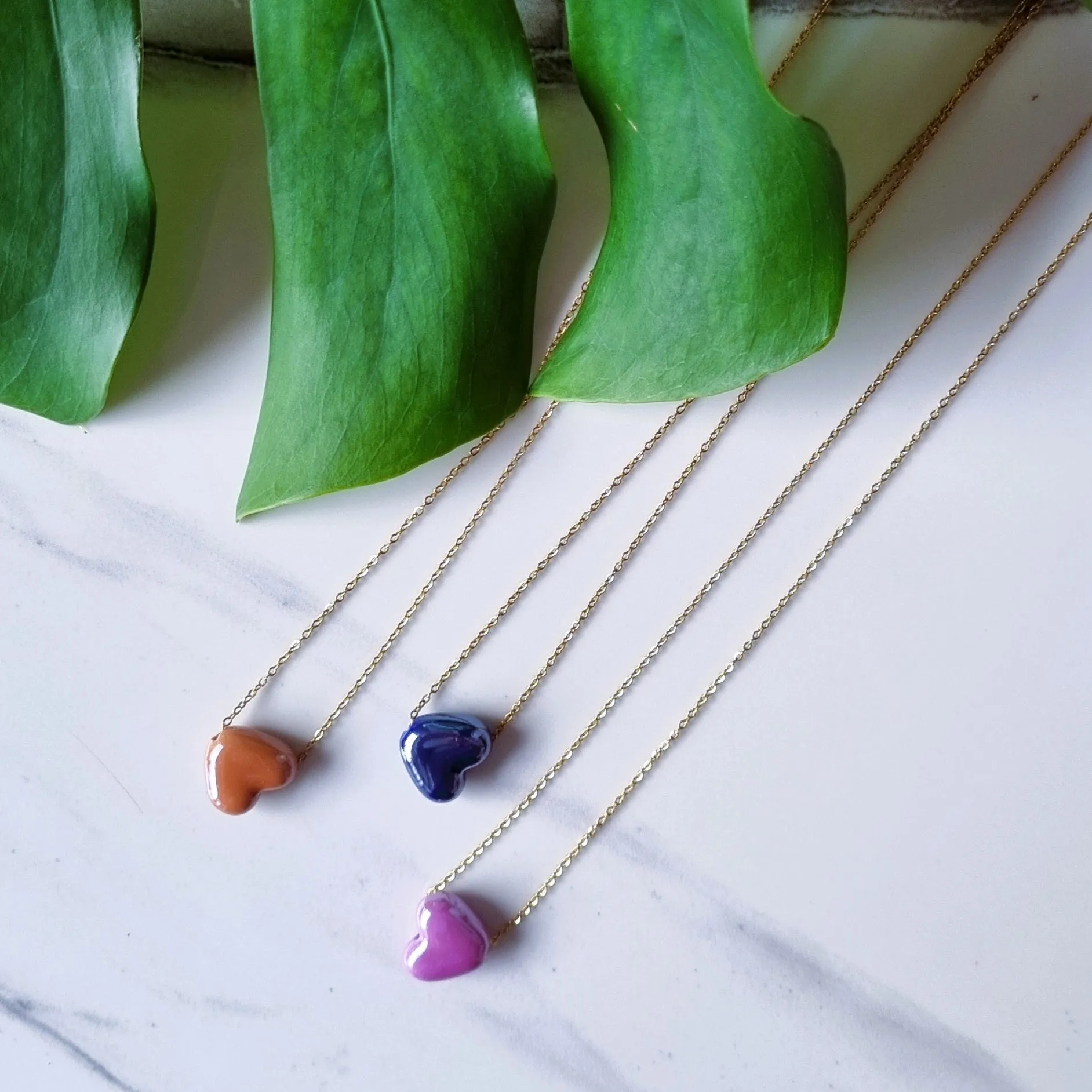 Ceramic hearts necklace (gold)