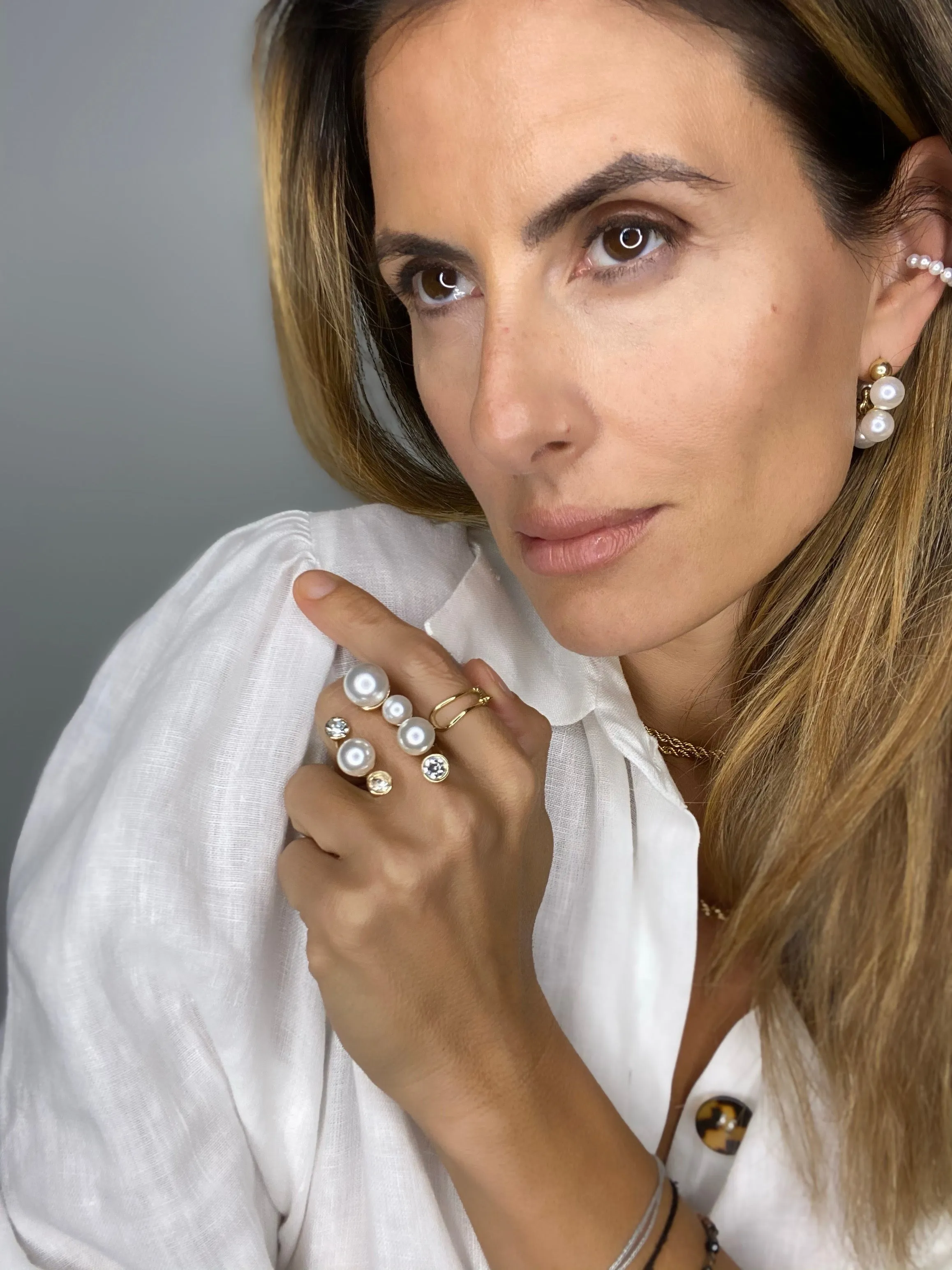 Oversized pearls earrings