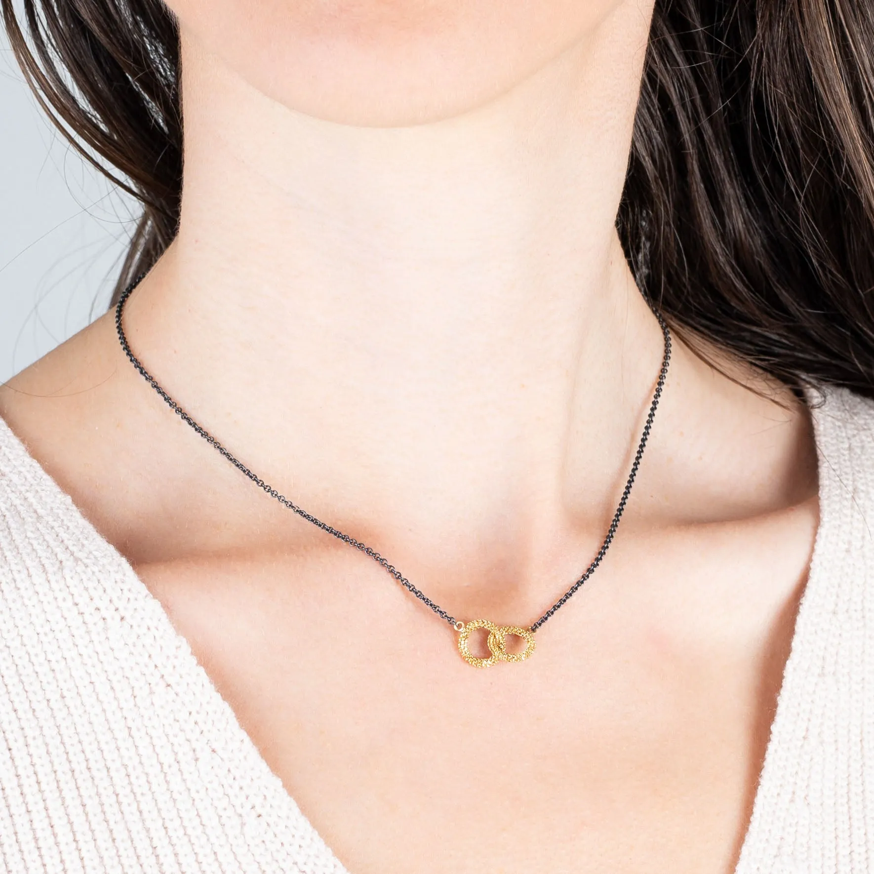 Petite Contrast Interlocking Circles Necklace